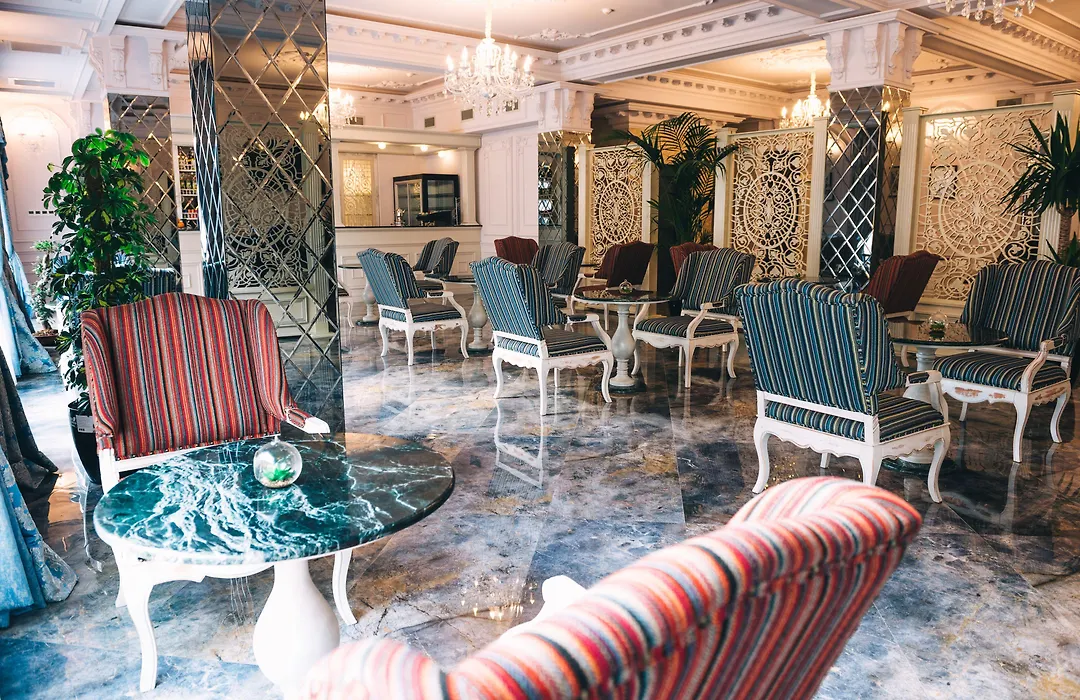 Emerald Suite Hotel-1