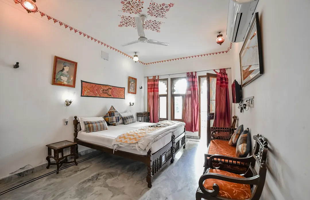Hotel Devraj Niwas On Lake Pichola-1