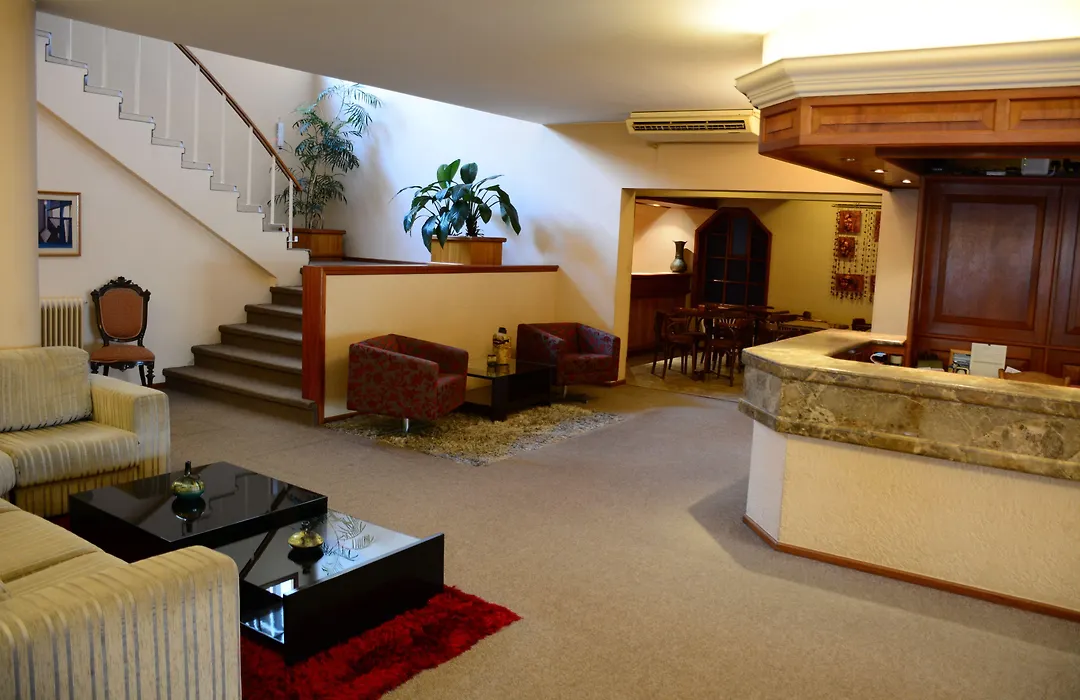 Hotel Crown-1