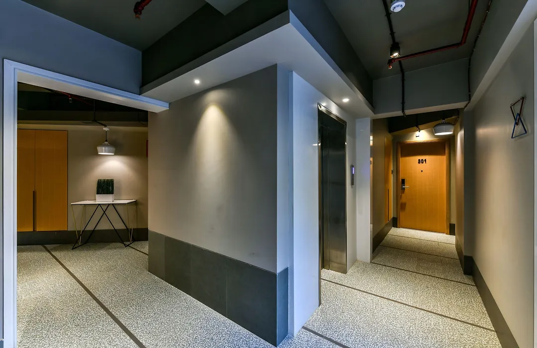 Indie Stays, Bkc-1