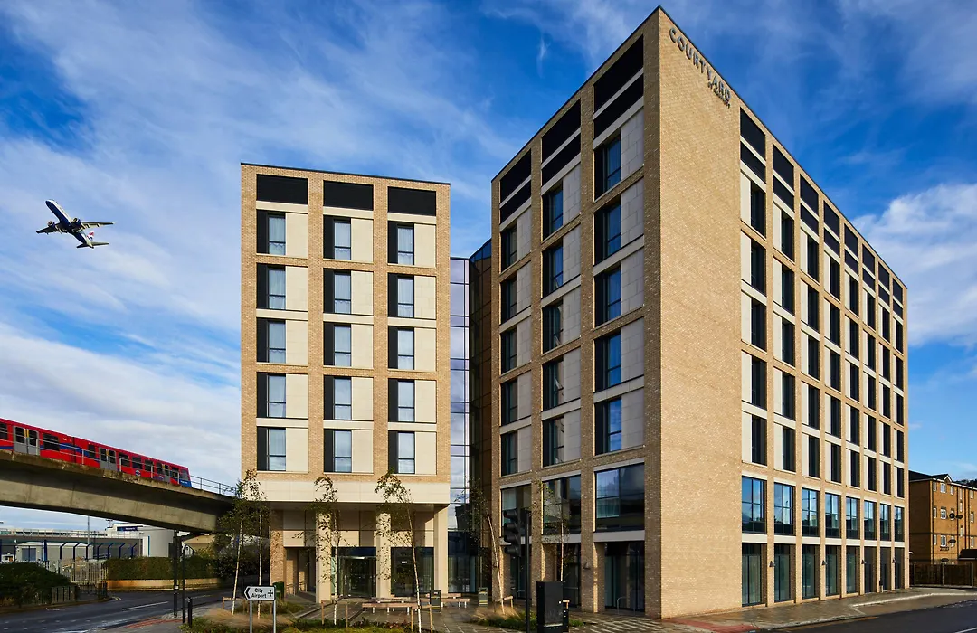 Courtyard By Marriott London City Airport-1