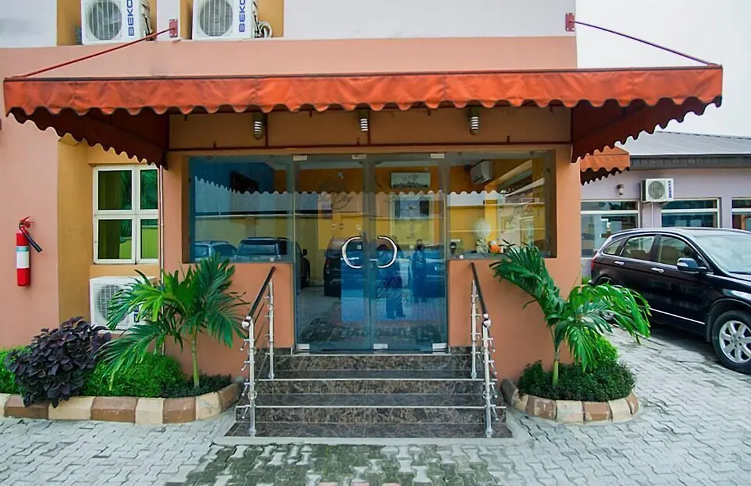Bleu Ivy Hotel And Suites-1