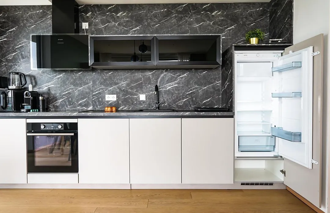 Wonderful Apartment With 2 Bedrooms And Pool And Parking-1