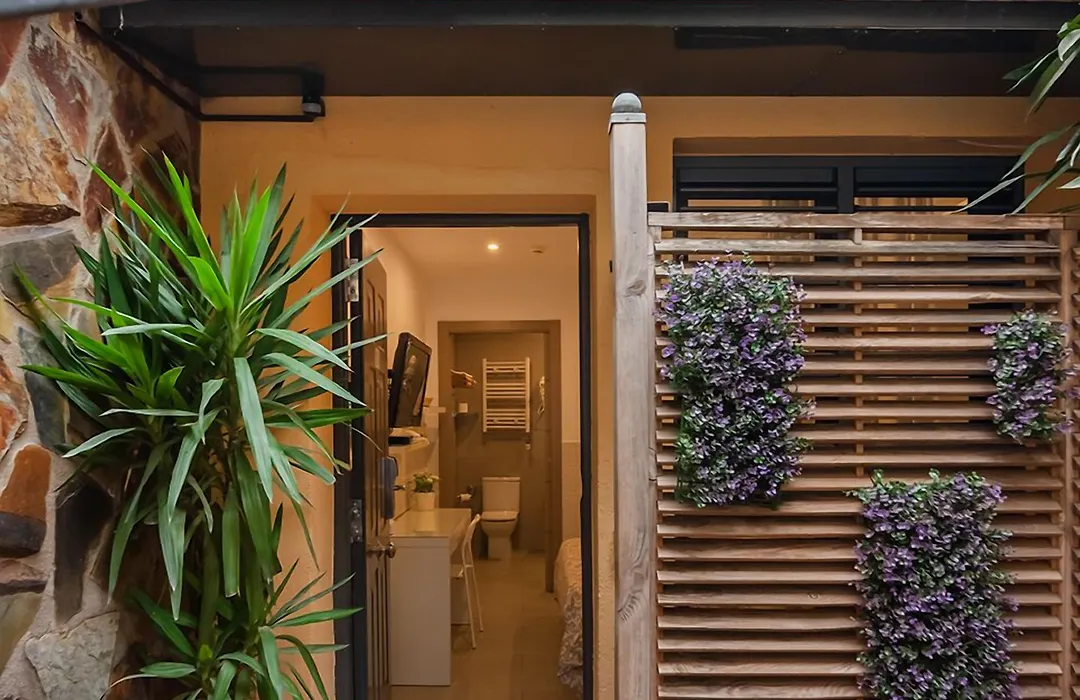 Hostal House-1