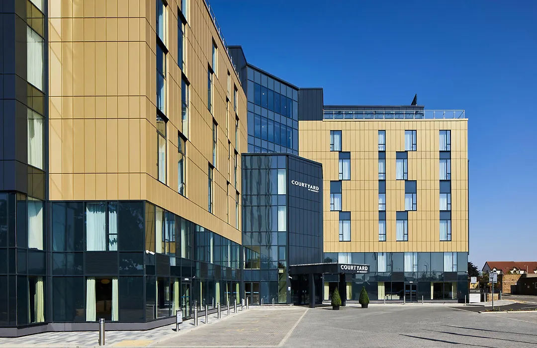 Courtyard By Marriott London Heathrow Airport-1