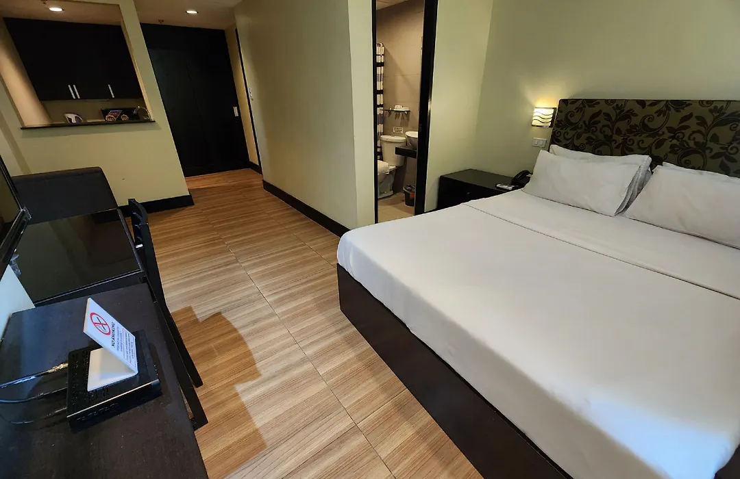 Green Glass Hotel-1