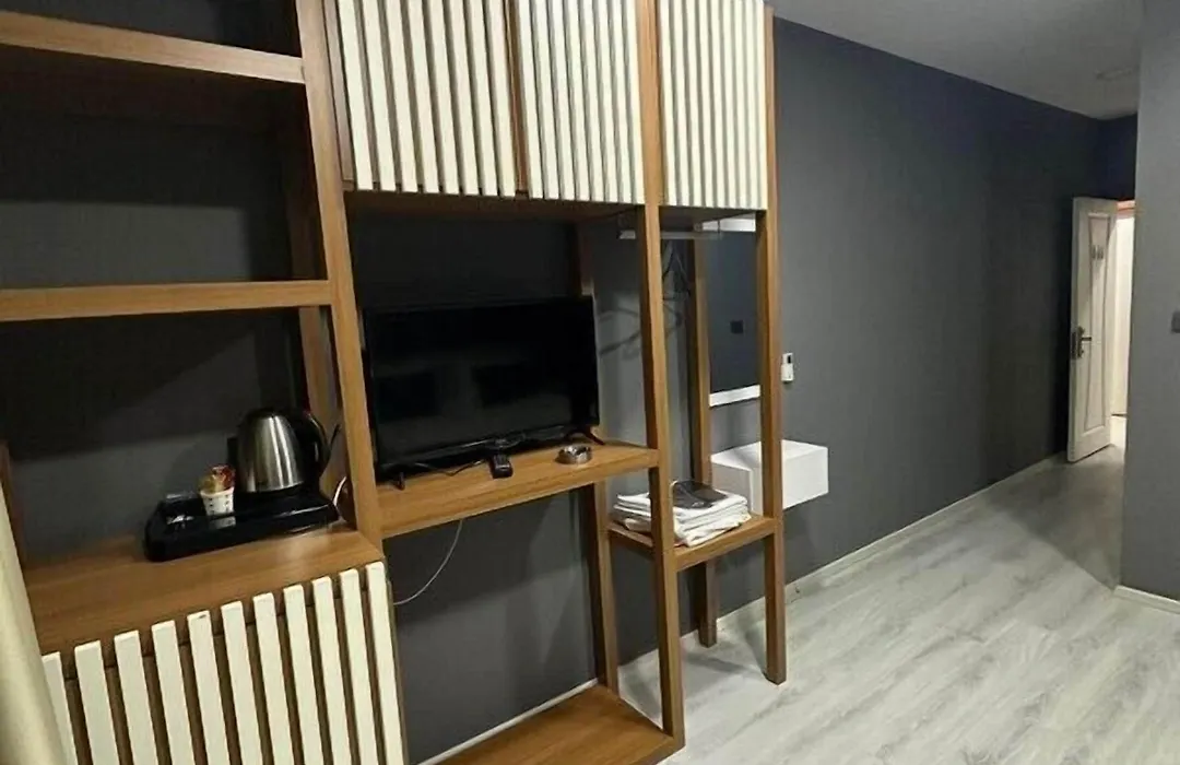 The Core Otel-1