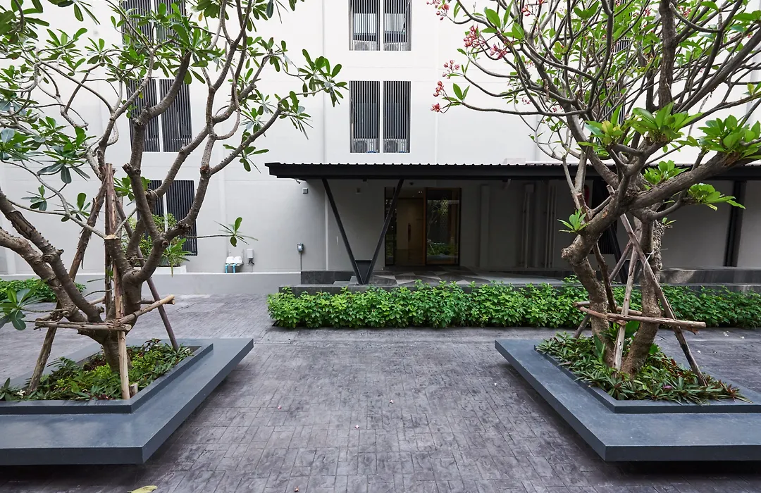 Almas Hotel Bangkok-1
