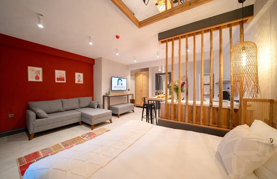 Reddoors Suites Sea View-1