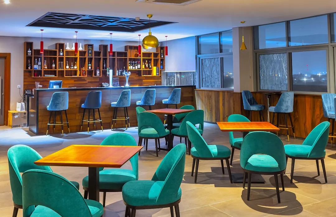 Alisa Hotel Tema-1
