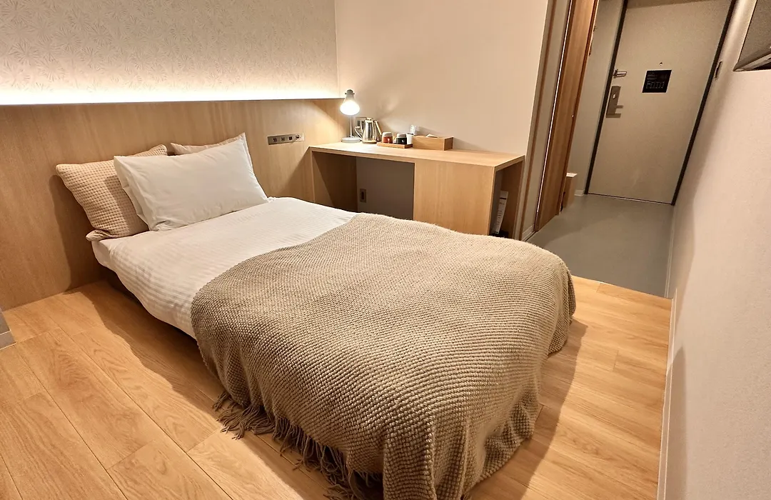 R Hotel Namba-1