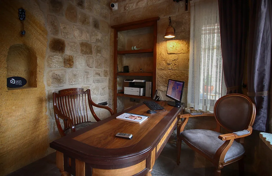 1811 Cave Hotel-1