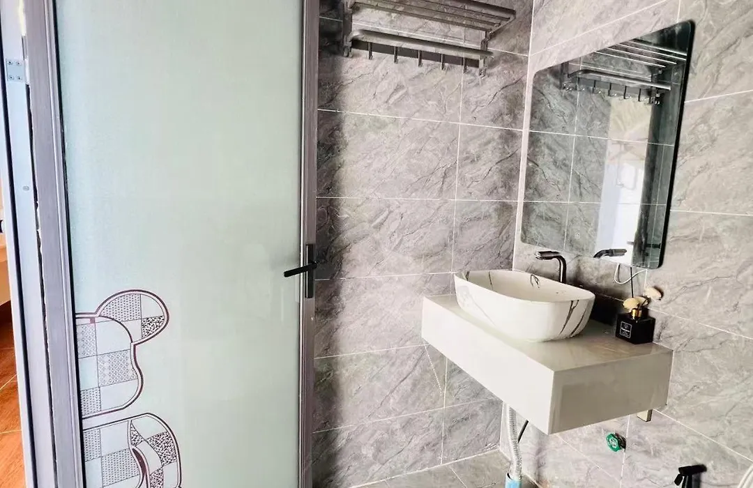 Panda Hotel-1