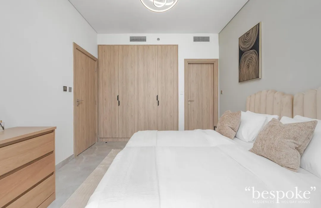 Bespoke Holiday Homes - Elegant 2Br Waterfront Stay With Canal View-1