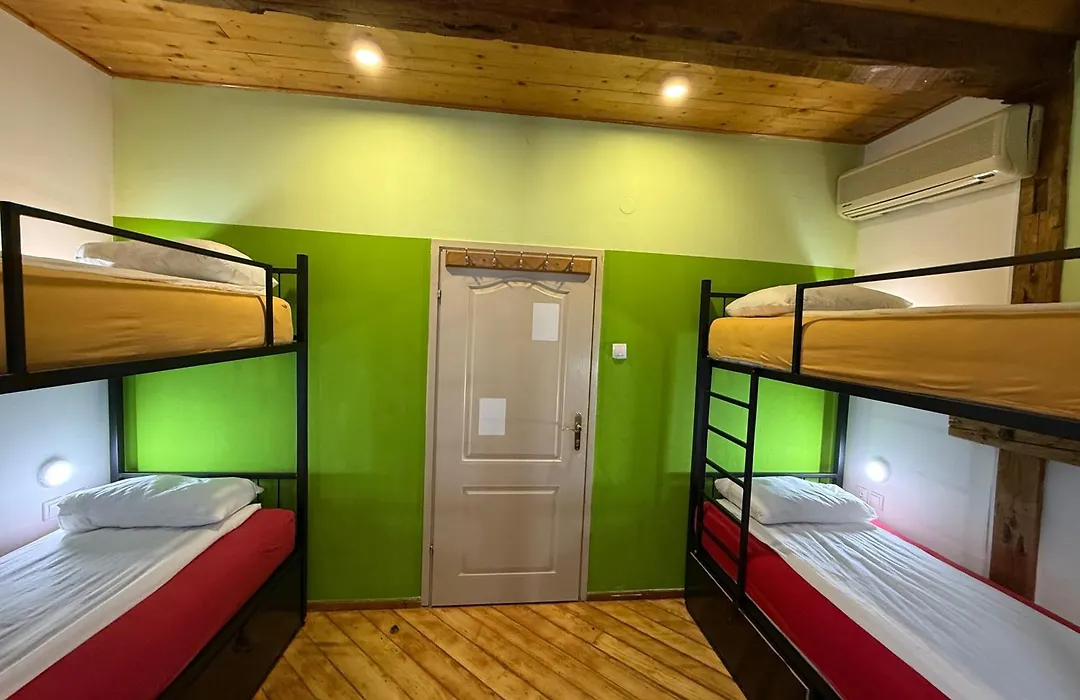 Hostel Vagabond-1