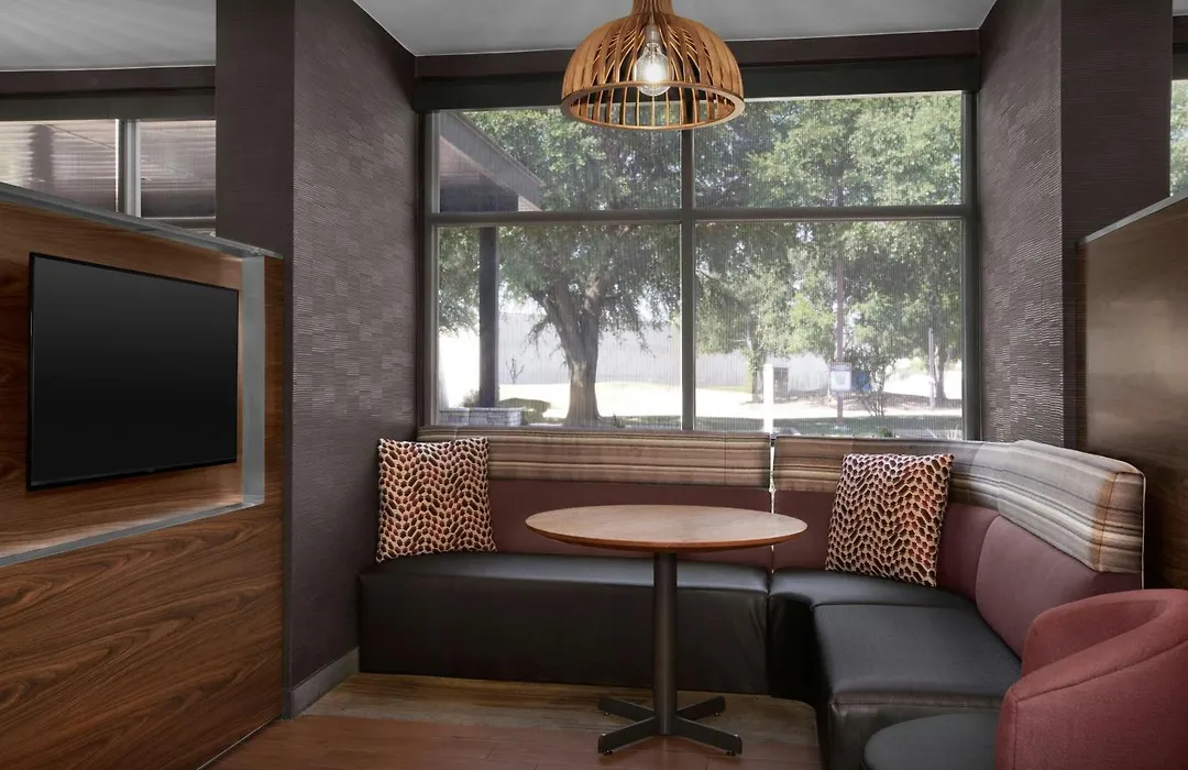 Courtyard By Marriott Dallas Dfw Airport North/Irving-1