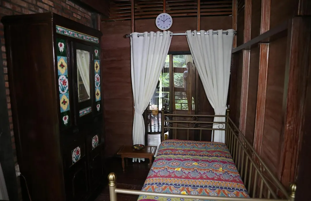 Nila House, Sharia Family Home Stay-1