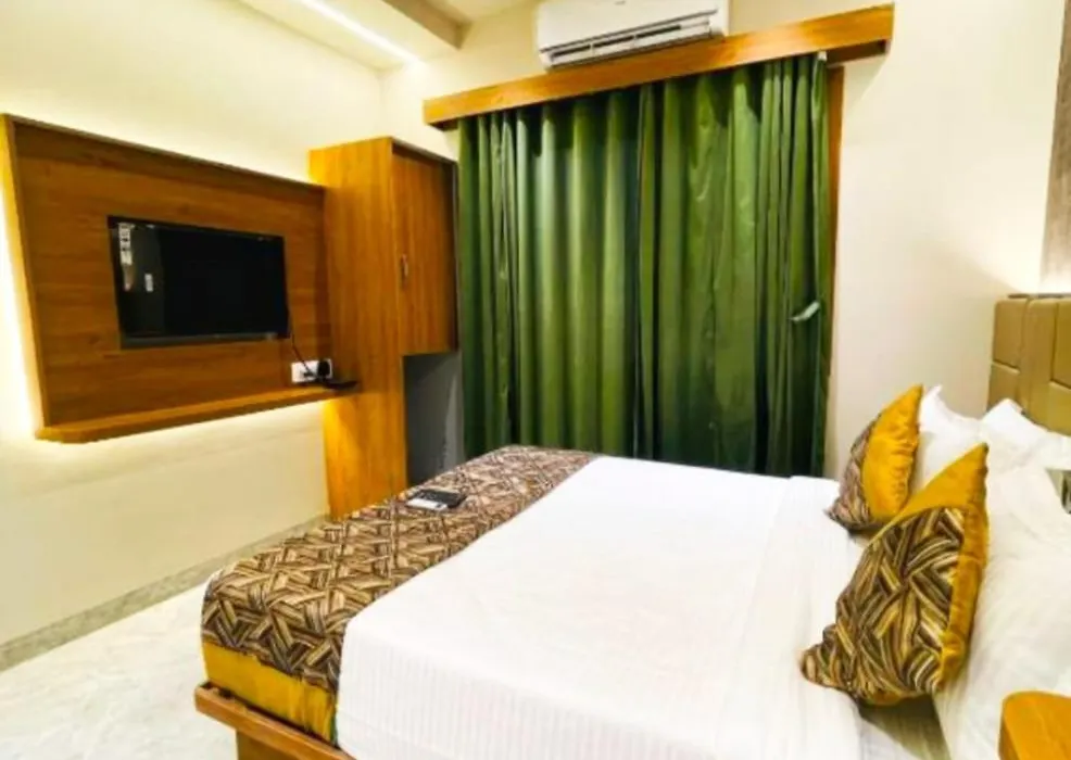 Hotel S R Plaza-1