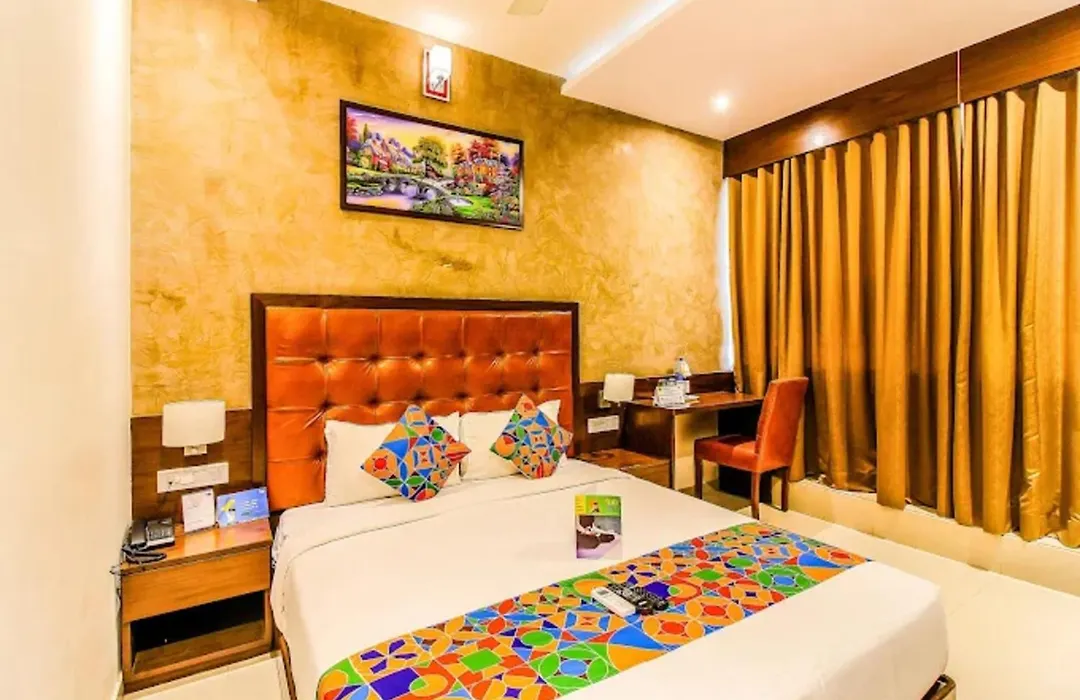 Treebo Empire Suite-1