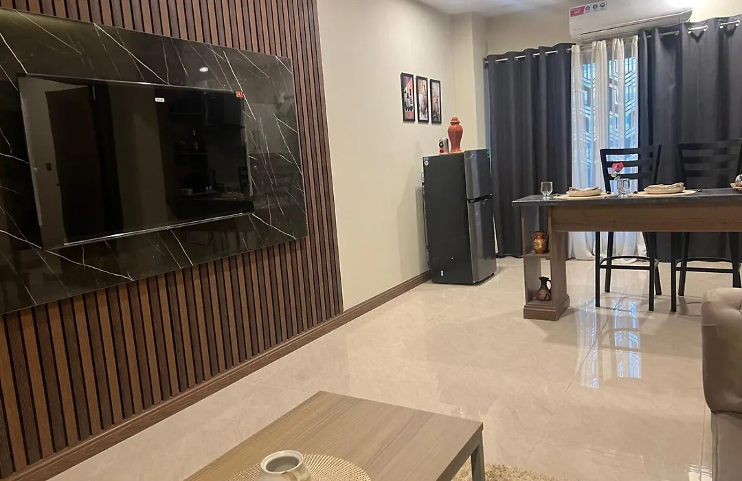 Executive Furnished 1-Bedroom Apartment Near Giga Mall ! City View Zeta Mall-1