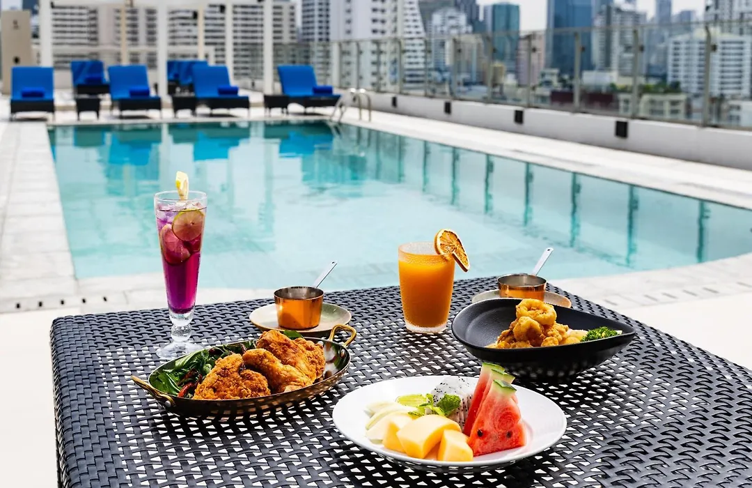 Radisson Hotel Chateau De Bangkok-1