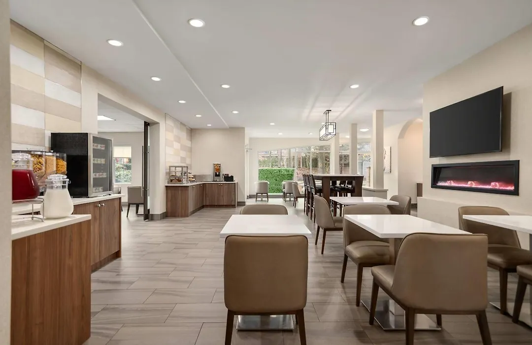 La Quinta Inn By Wyndham Vancouver Airport-1