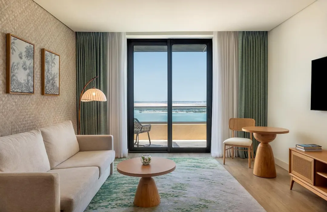 Yas Plaza Mangroves By Ihg-1