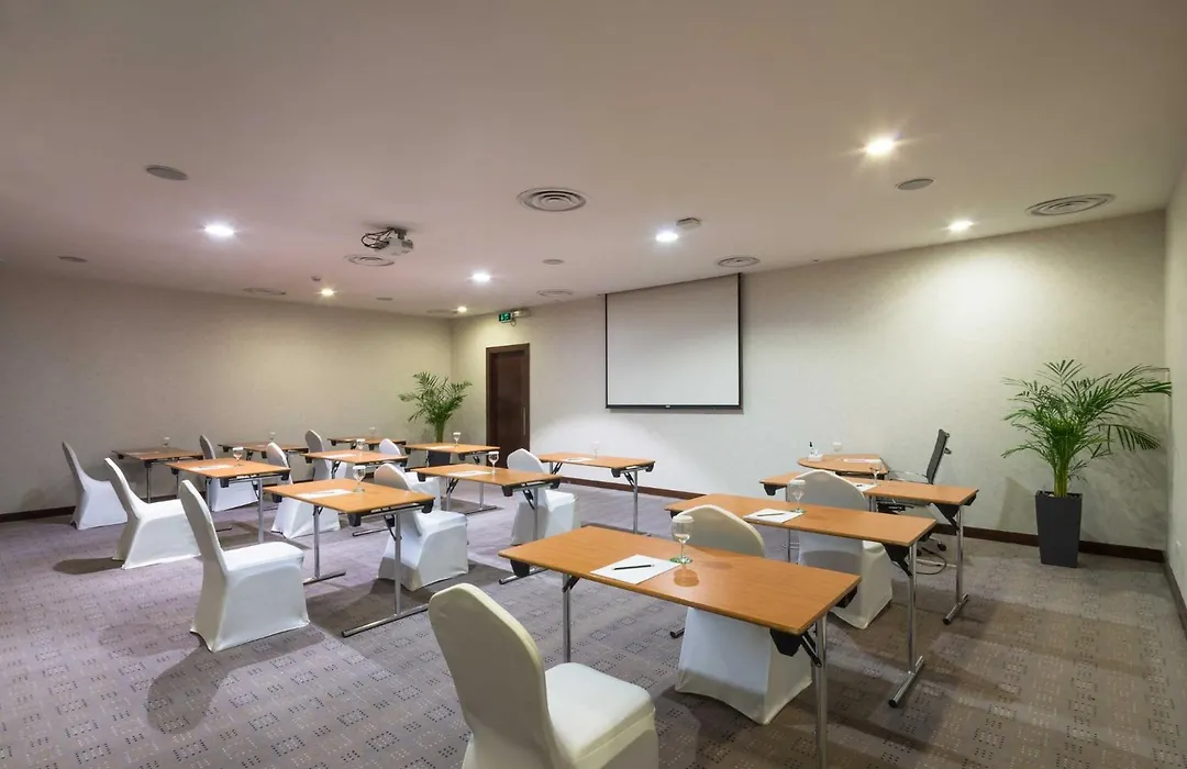 Holiday Inn Riyadh Al Qasr By Ihg-1