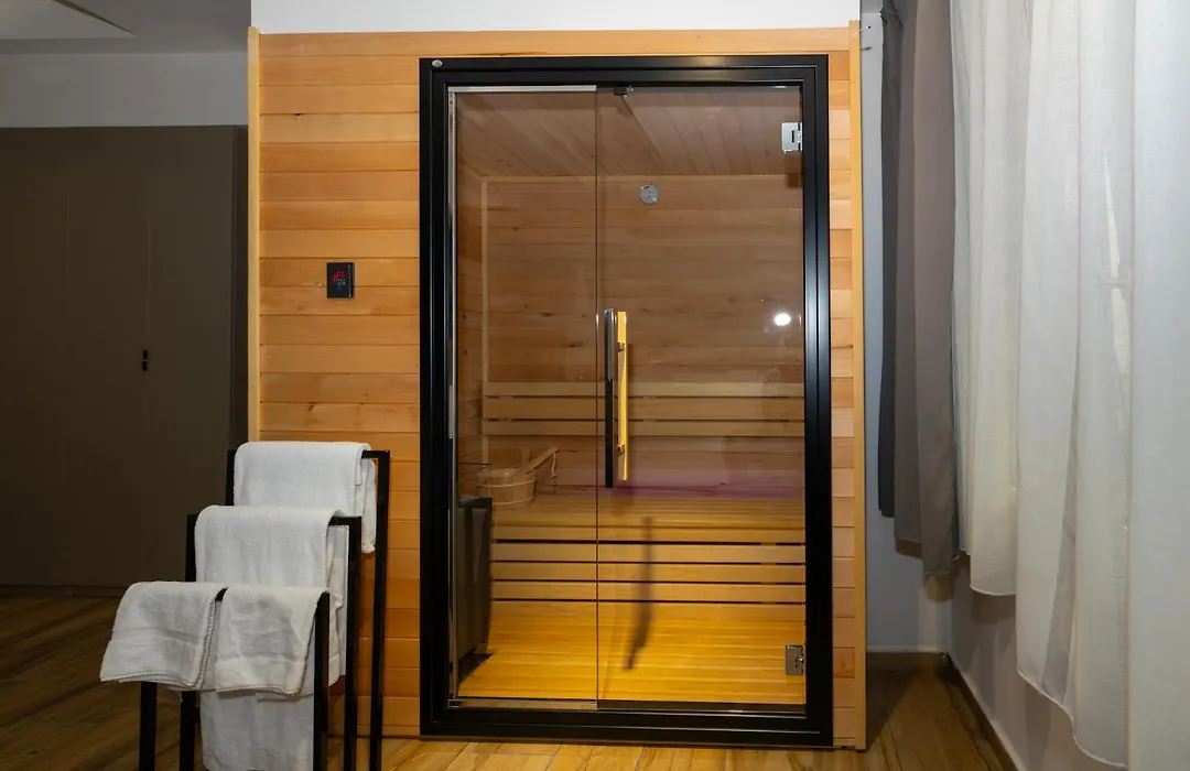 Golden Hotel-1