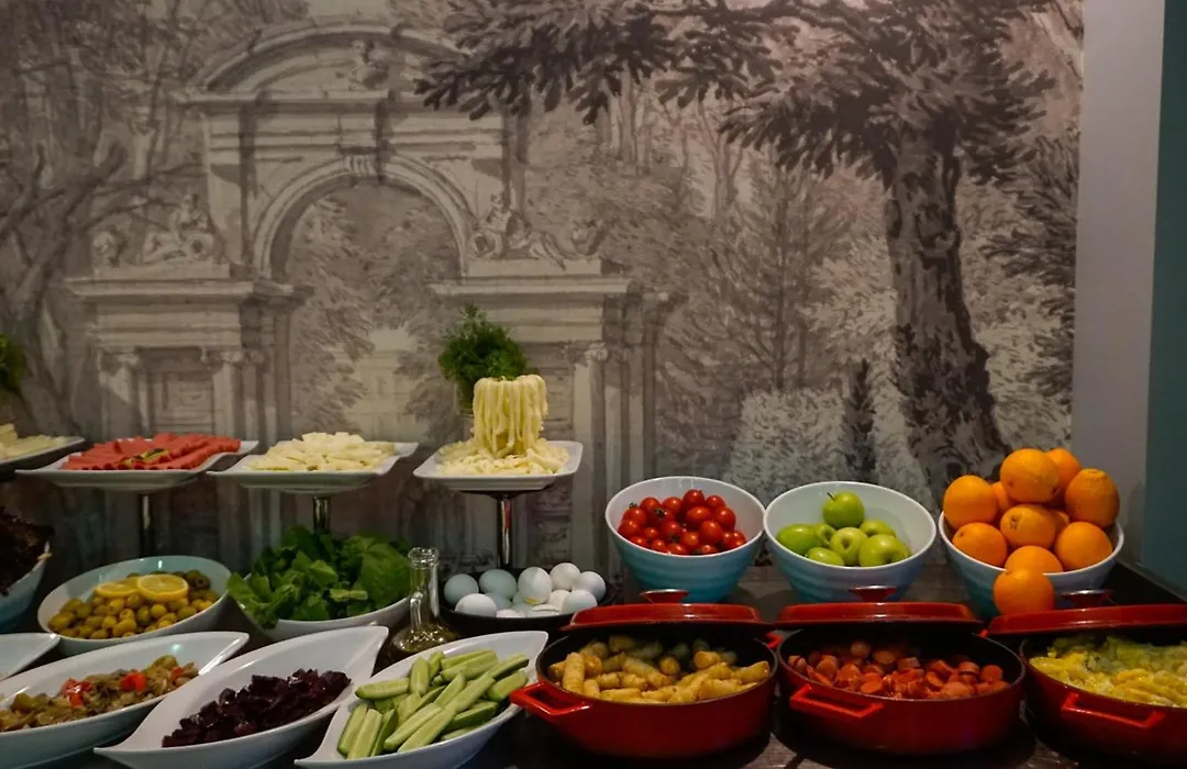 Raymond Hotel Old City-1