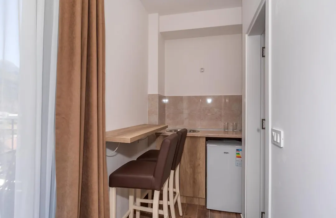 Hotel Pharos-1