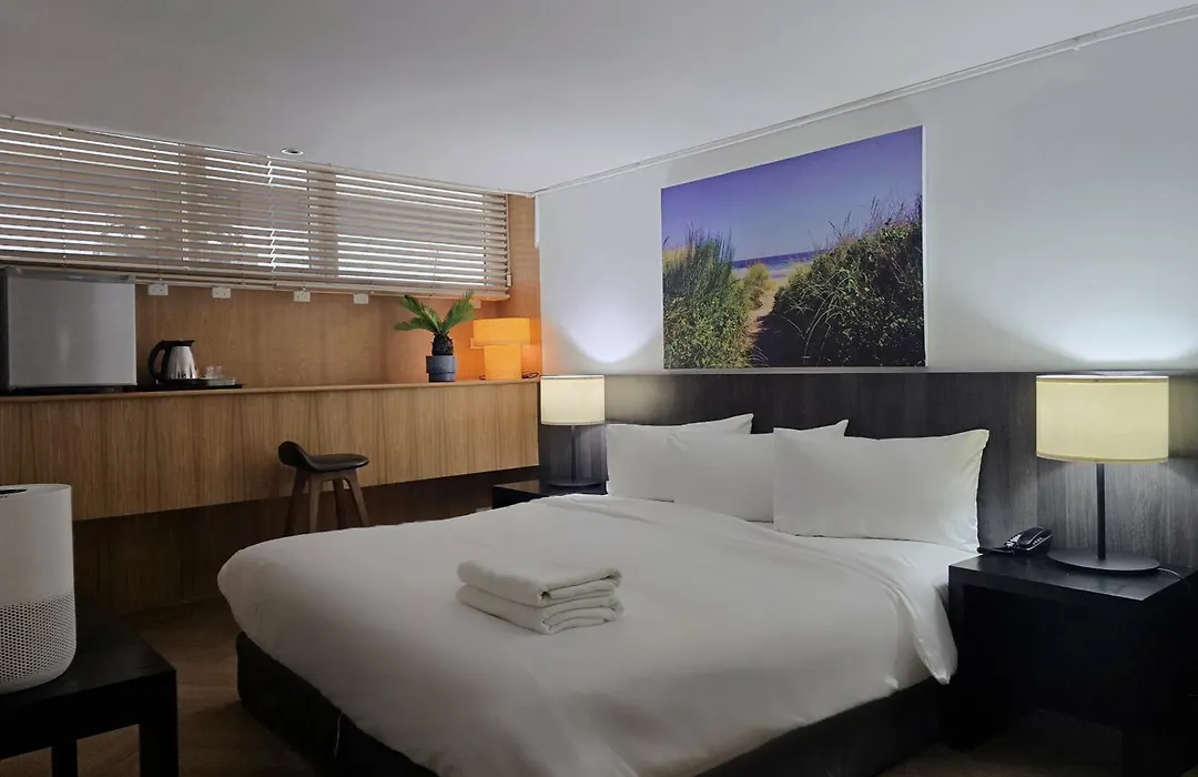 Somewhere To Escape - Hometel-1