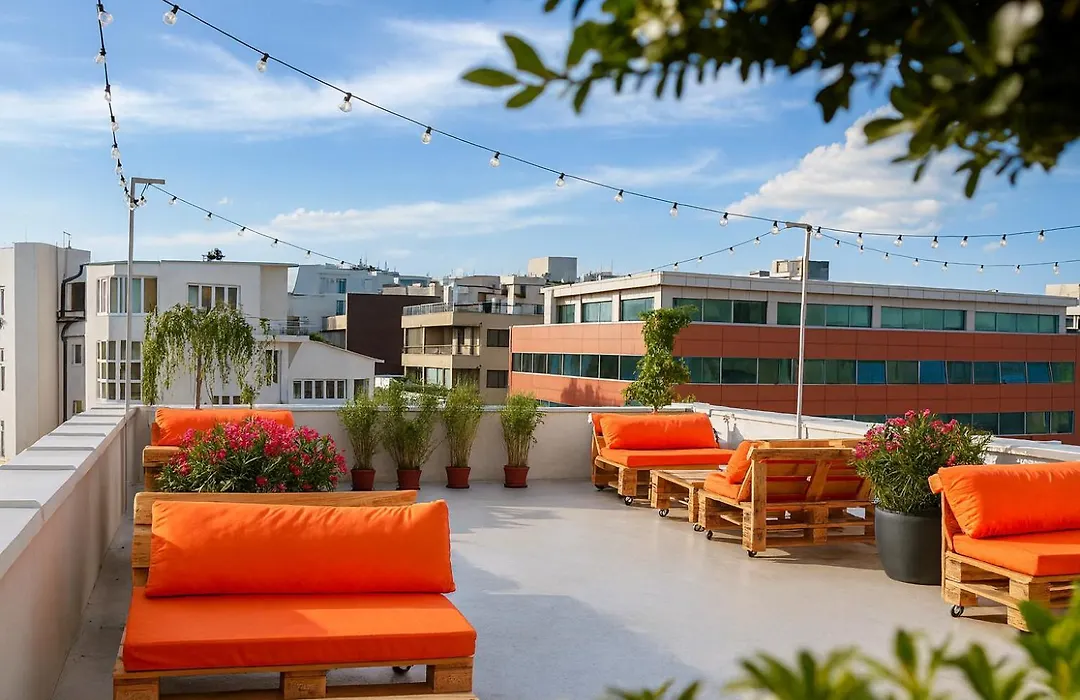 Graffiti Hotel Rooftop - Central Location-1