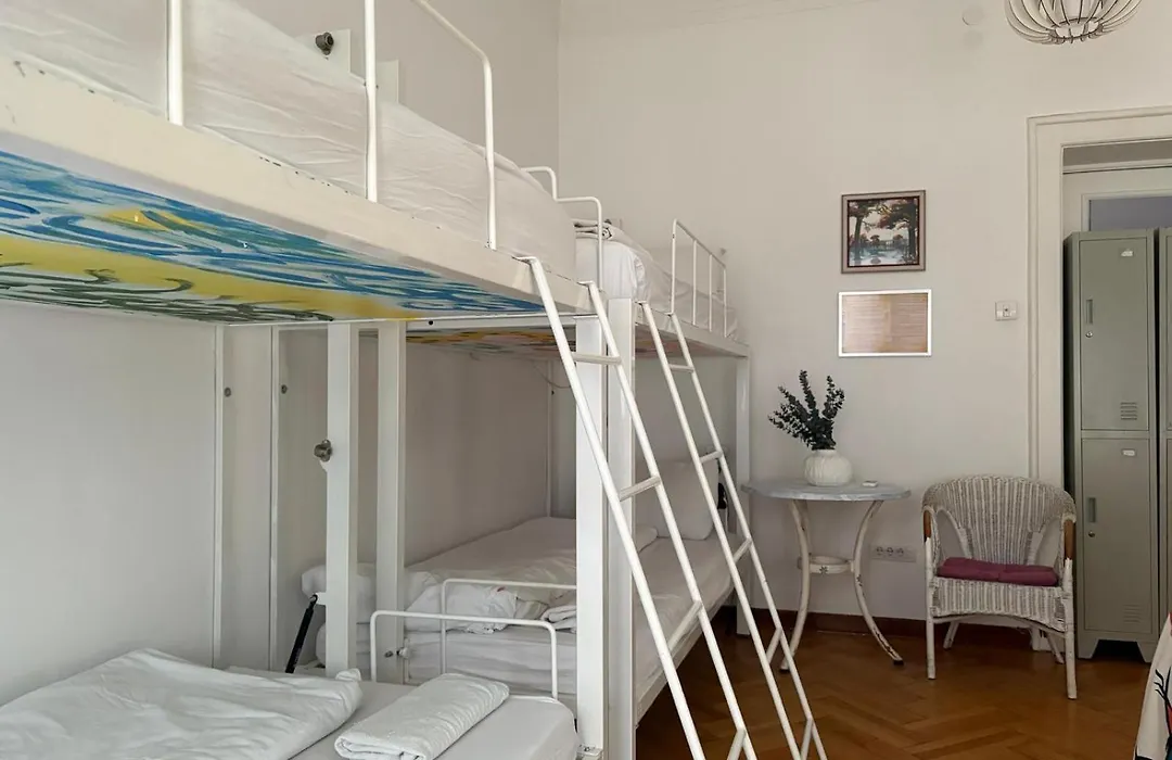 Central 4 Bedroom 154M2 Apartment With Terrace-1