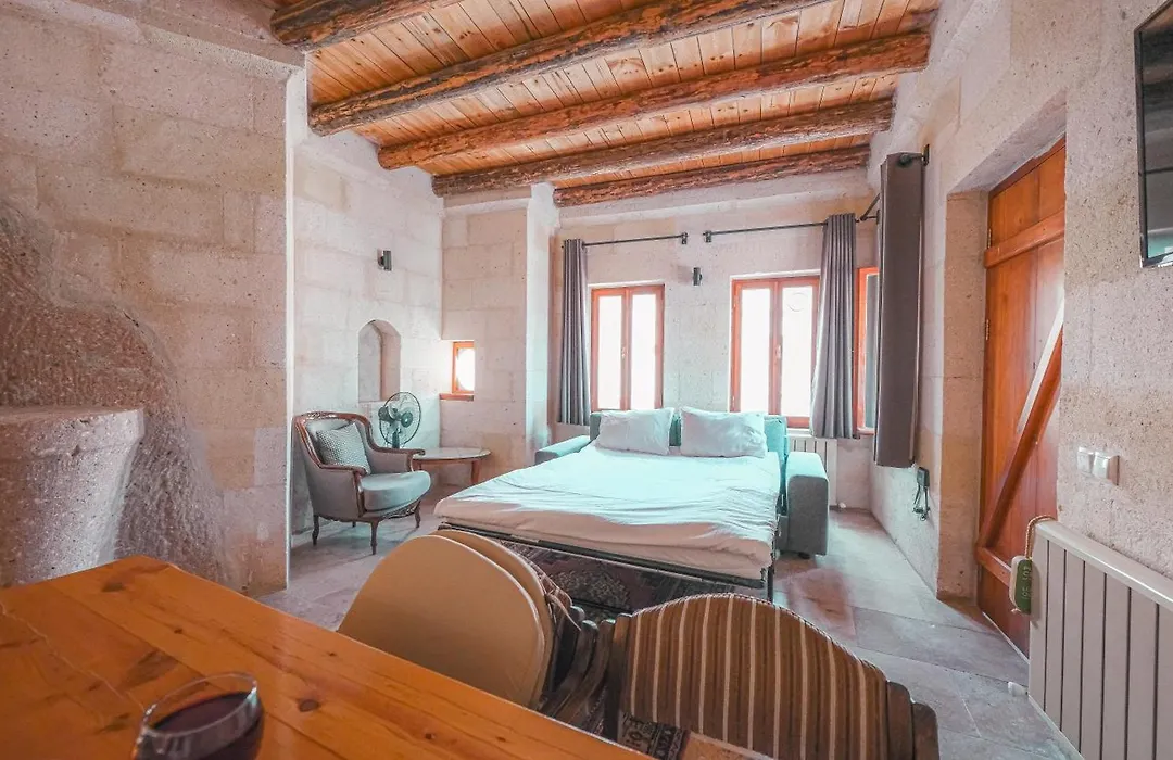 Canyon Cave Hotel-1