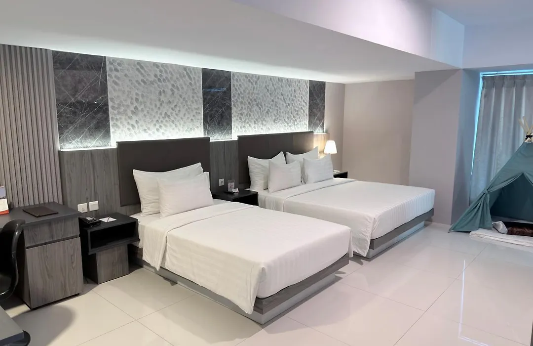 Swiss-Belhotel Waterfront Makassar-1