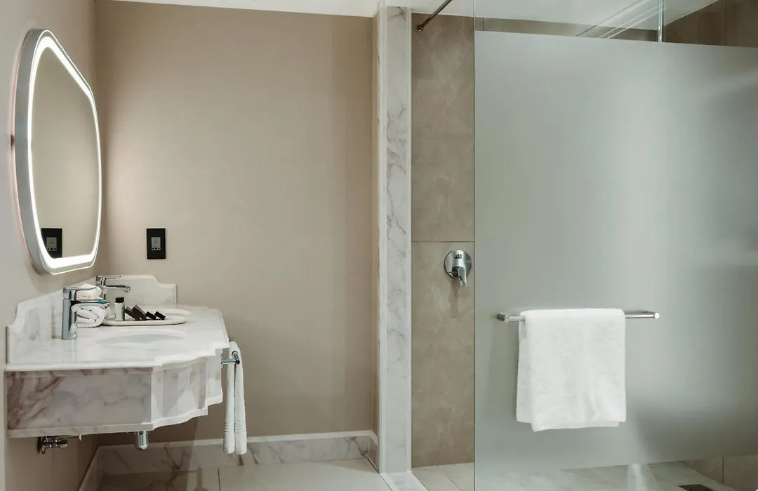 Pivot Hotel Montecasino-1