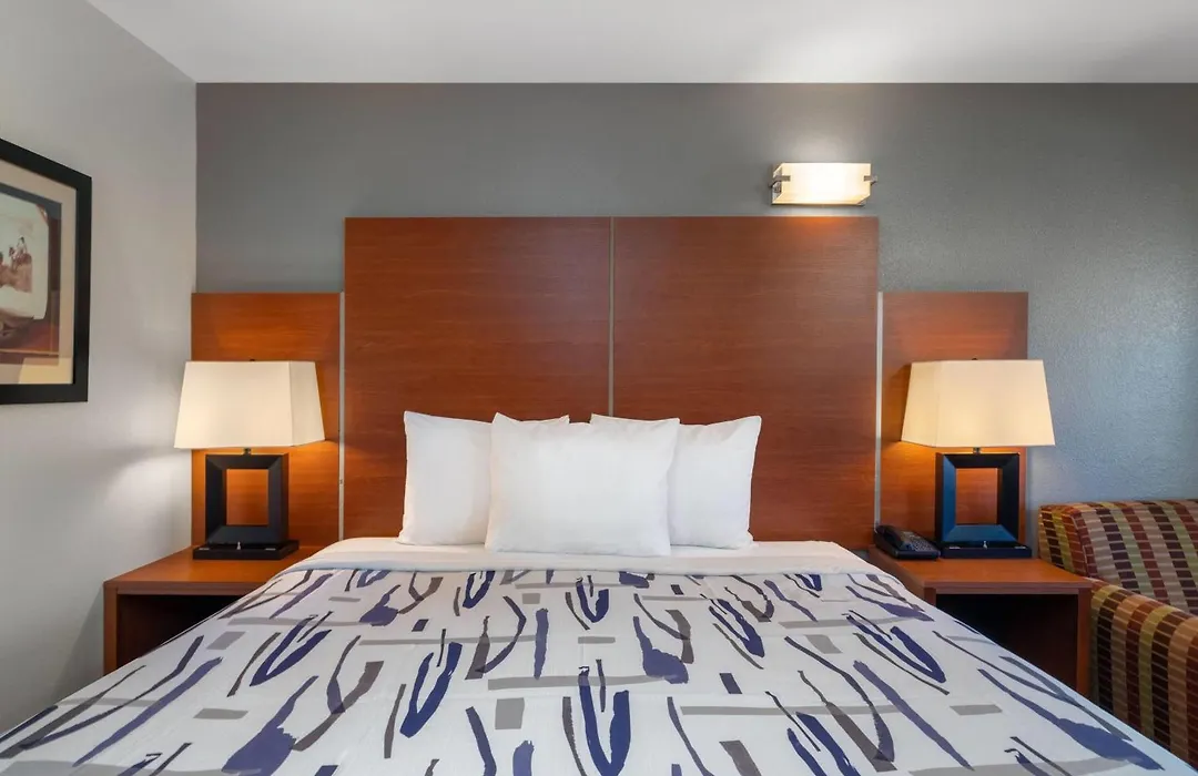 Travelodge By Wyndham Albuquerque West-1