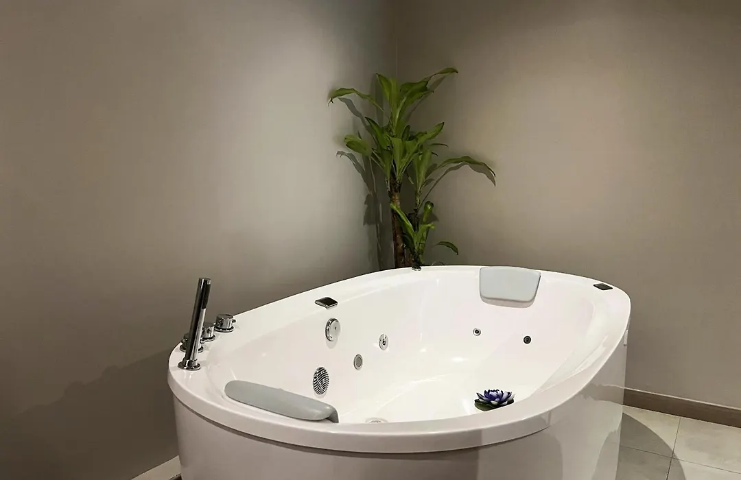 York Medellin, Curio Collection By Hilton-1