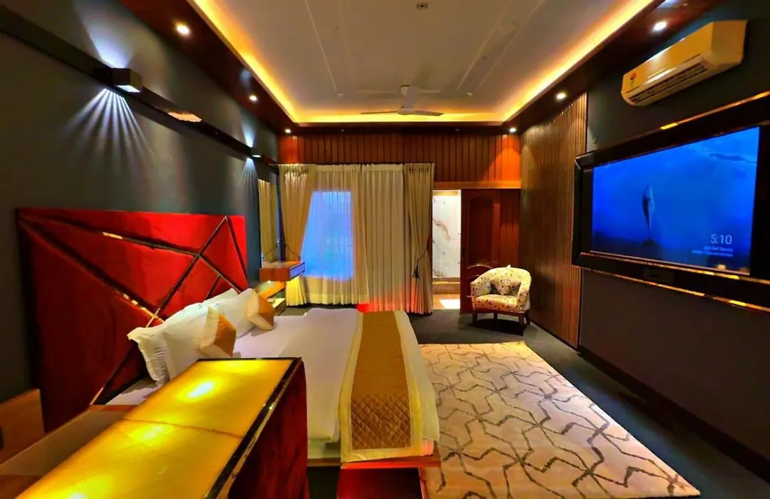 Victorian Elegance Luxury Stays-1