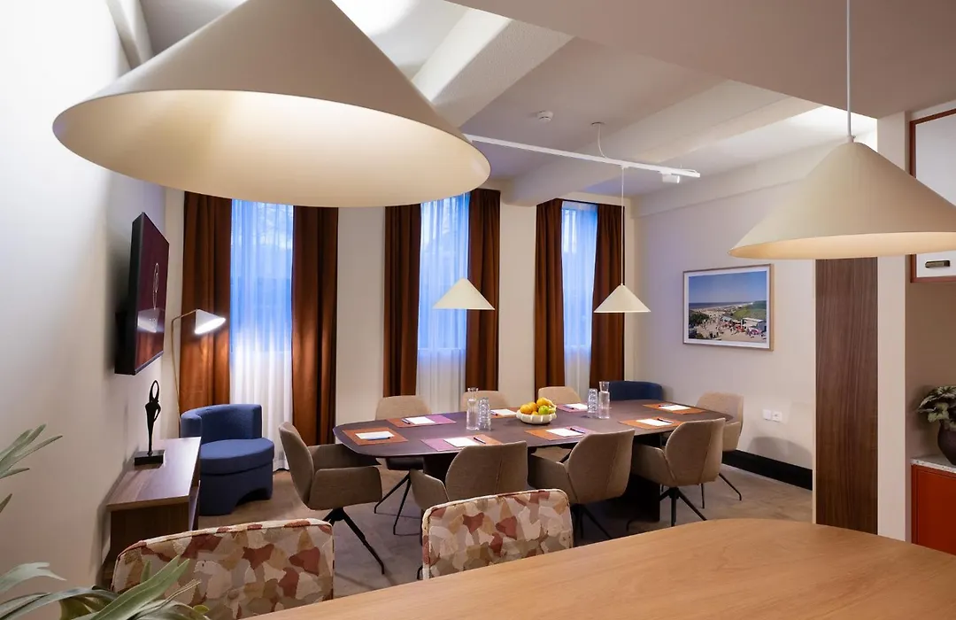 De Plesman Hotel The Hague-1