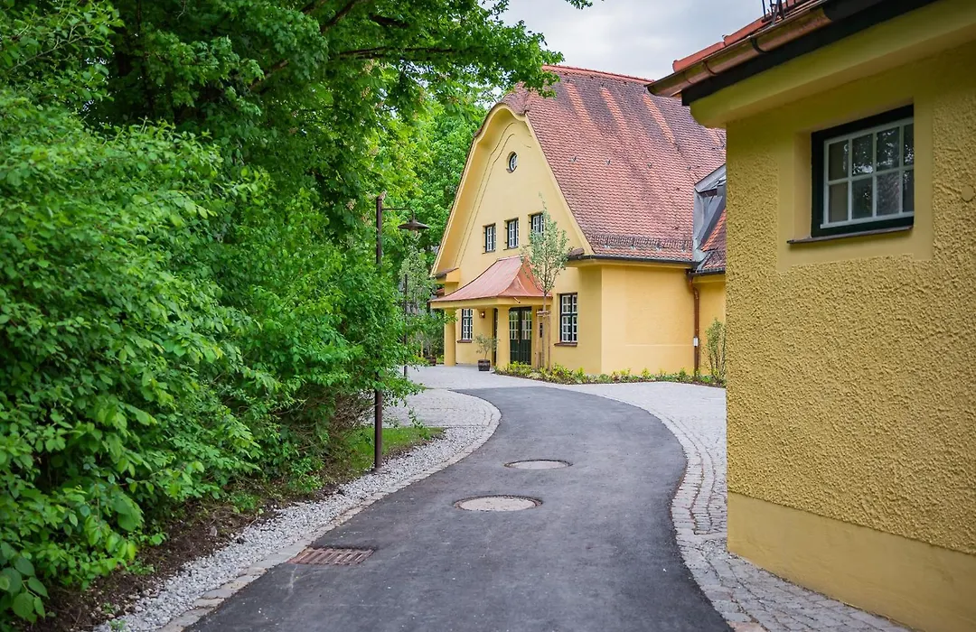 Gutshotel Menterschwaige - Heritage Boutique Hotel With Timless Elegance-1