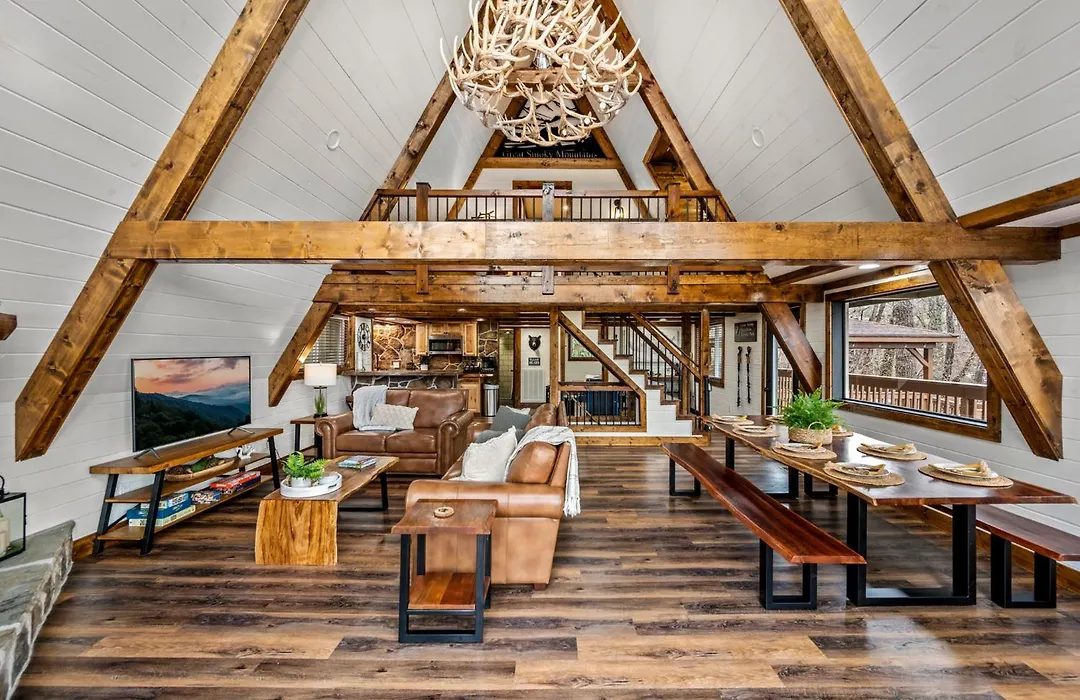 High Bear Activity, Handicap Ramp, Hot Tub, Fire Table, Game Room, Family Cabin-1