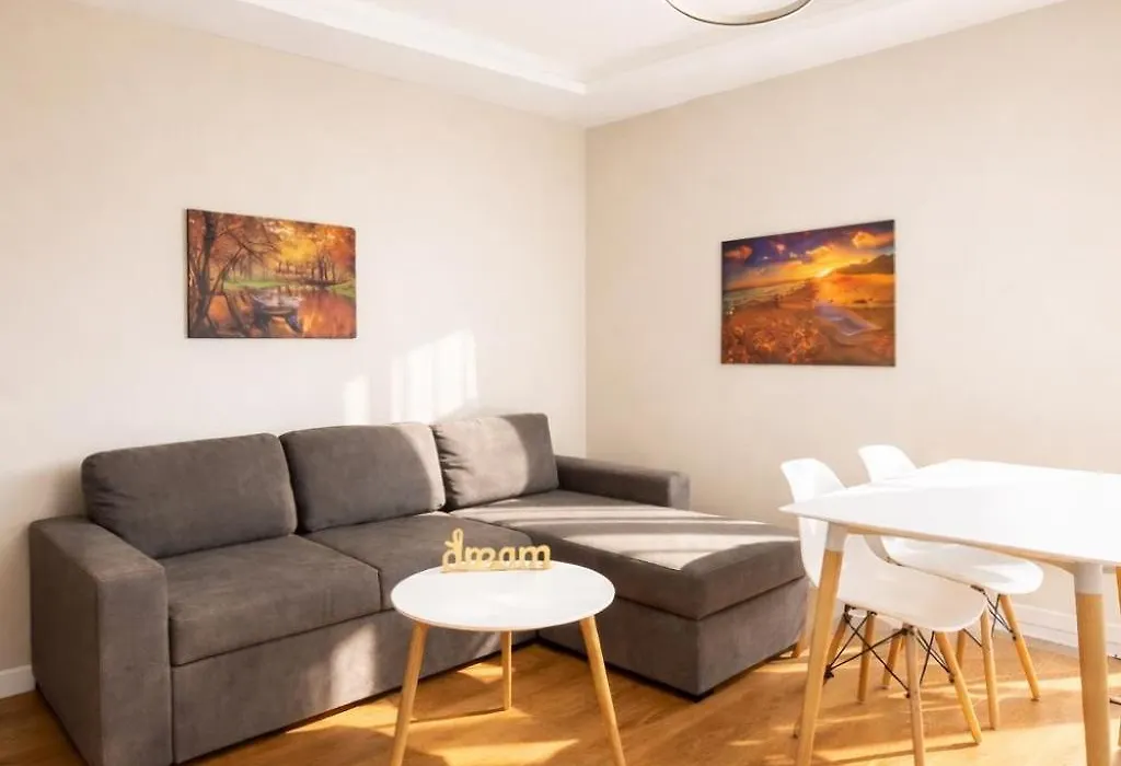Bllok: Central Cozy Stay, 24/7 Self Check-In-1