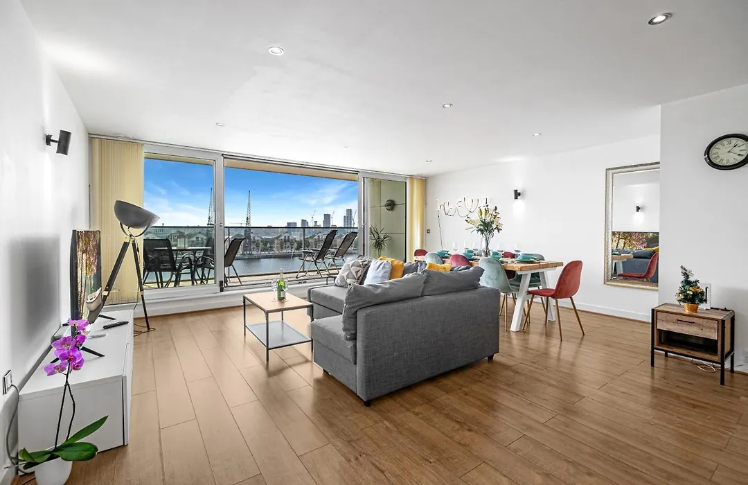 Spacious Excel London Apartment With Balcony, River View And Parking Sleeps 8-1