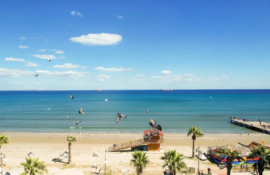 Anteias Seaview Apartment Finikoudes-1