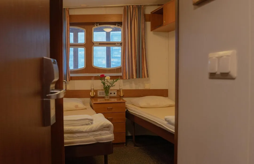 Laivahostel S/S Bore-1