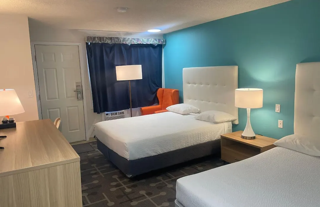 Howard Johnson By Wyndham Hinton-1