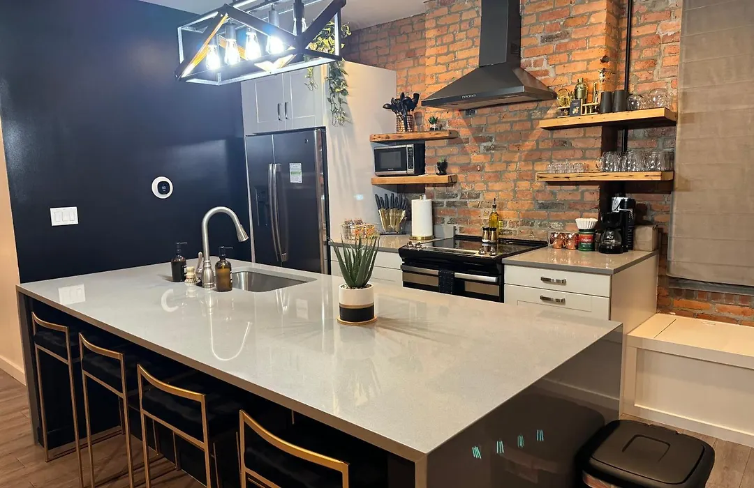 Jungle House Columbus Downtown Free Parking Sleeps 8 - Steps To Convention Center & Nationwide Arena - 2Br Short North Luxury Home - Over 5,800 Five Star Stays-1