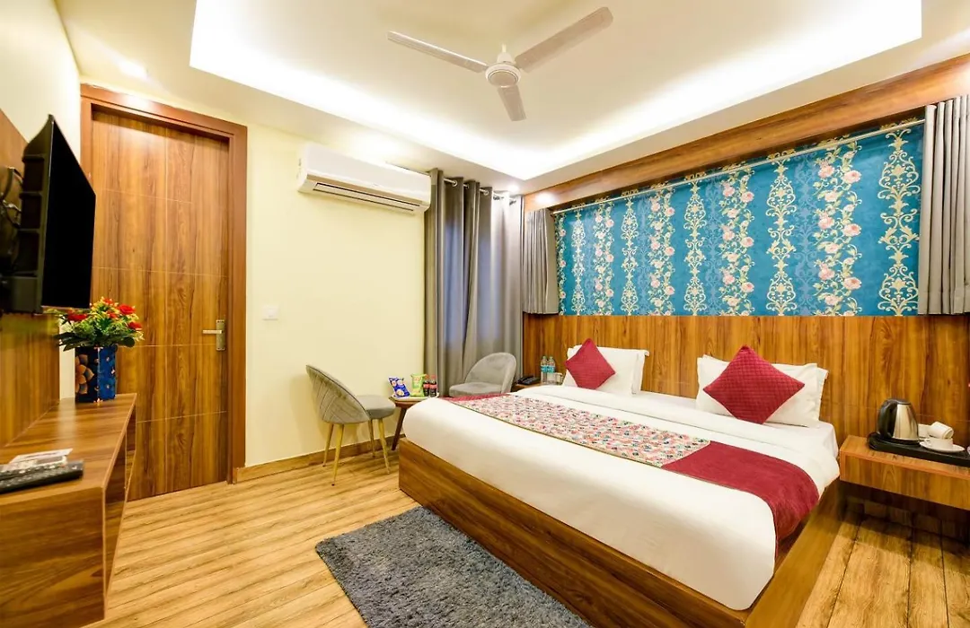 Hotel Rosewood Suites Near Delhi International Airport-1